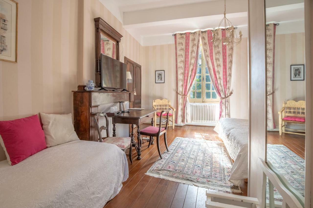 Hostellerie Des Cedres Villeneuve-de-Riviere Екстер'єр фото