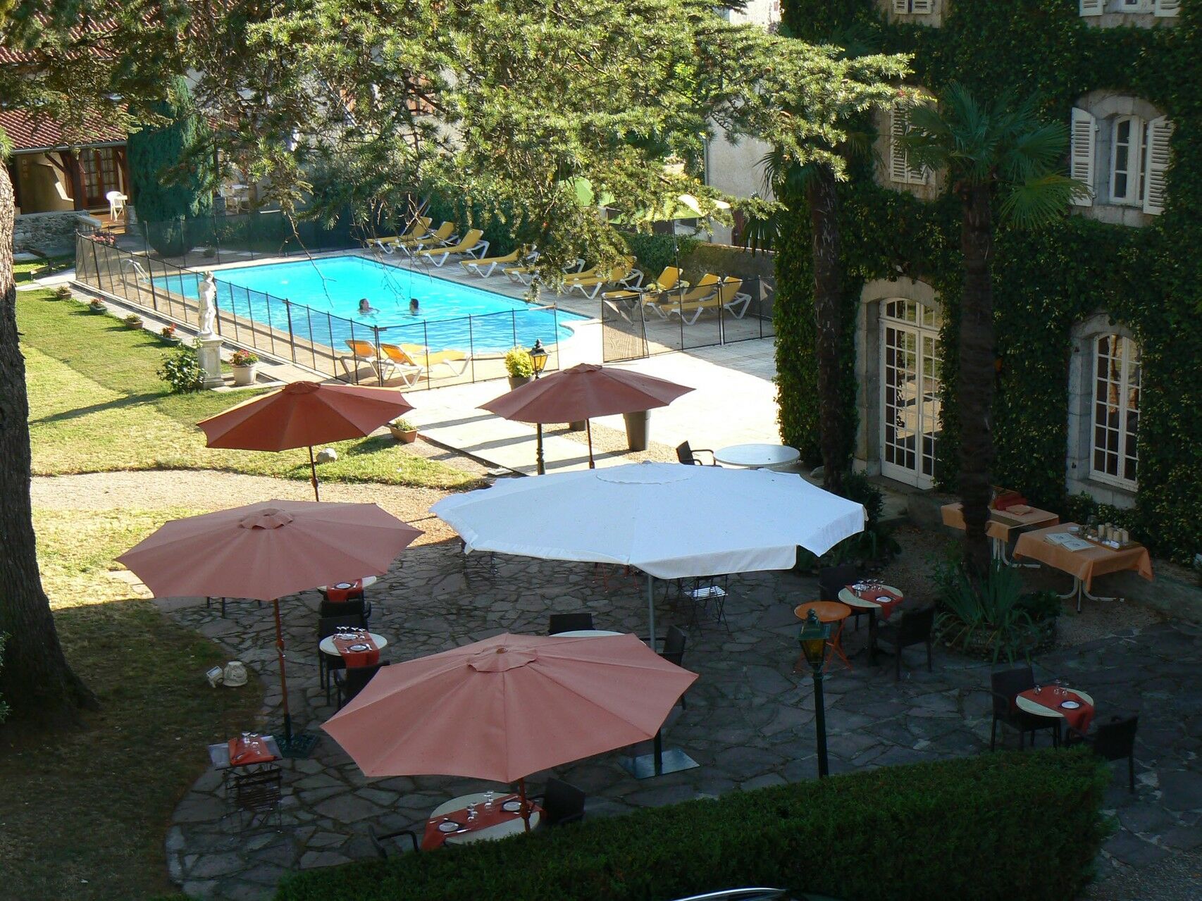 Hostellerie Des Cedres Villeneuve-de-Riviere Екстер'єр фото
